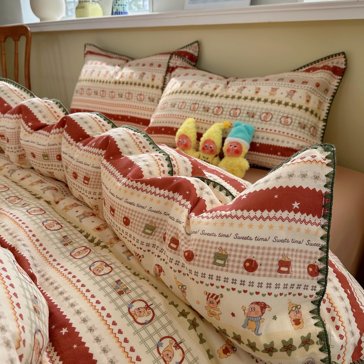 91家纺网 家纺一手货源 找家纺 瑞莱 2026新款A类全棉纯棉有氧双层纱四件套 苹果星星人