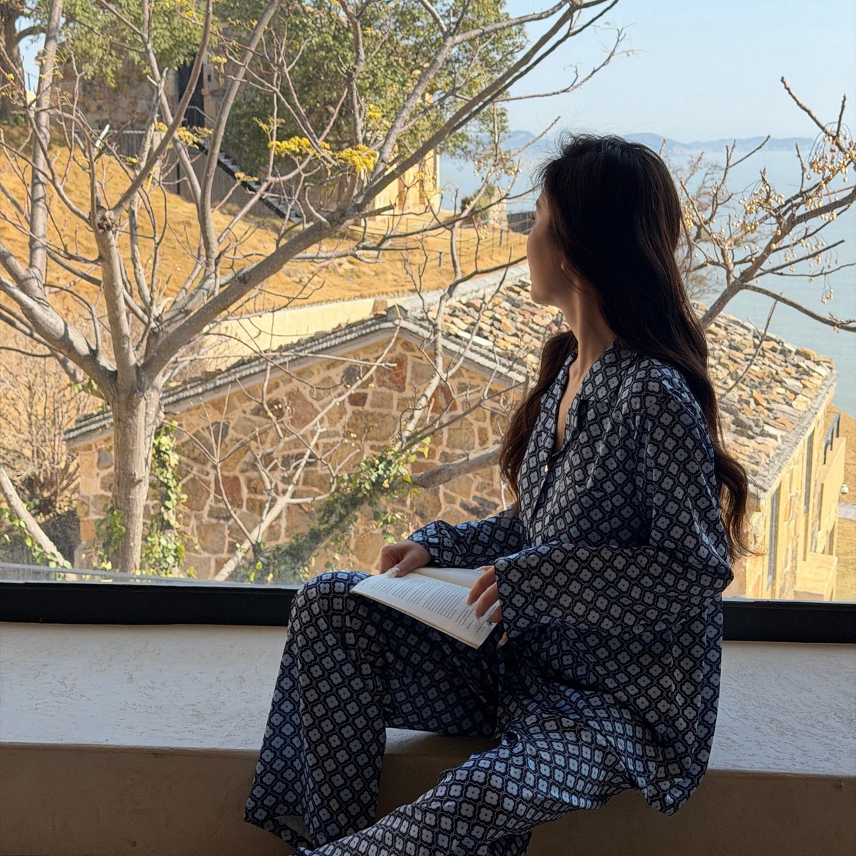 91家纺网 家纺一手货源 找家纺 （总）妍景家居生活馆 2026春夏新款冰雪丝-蓝色花朵家居服