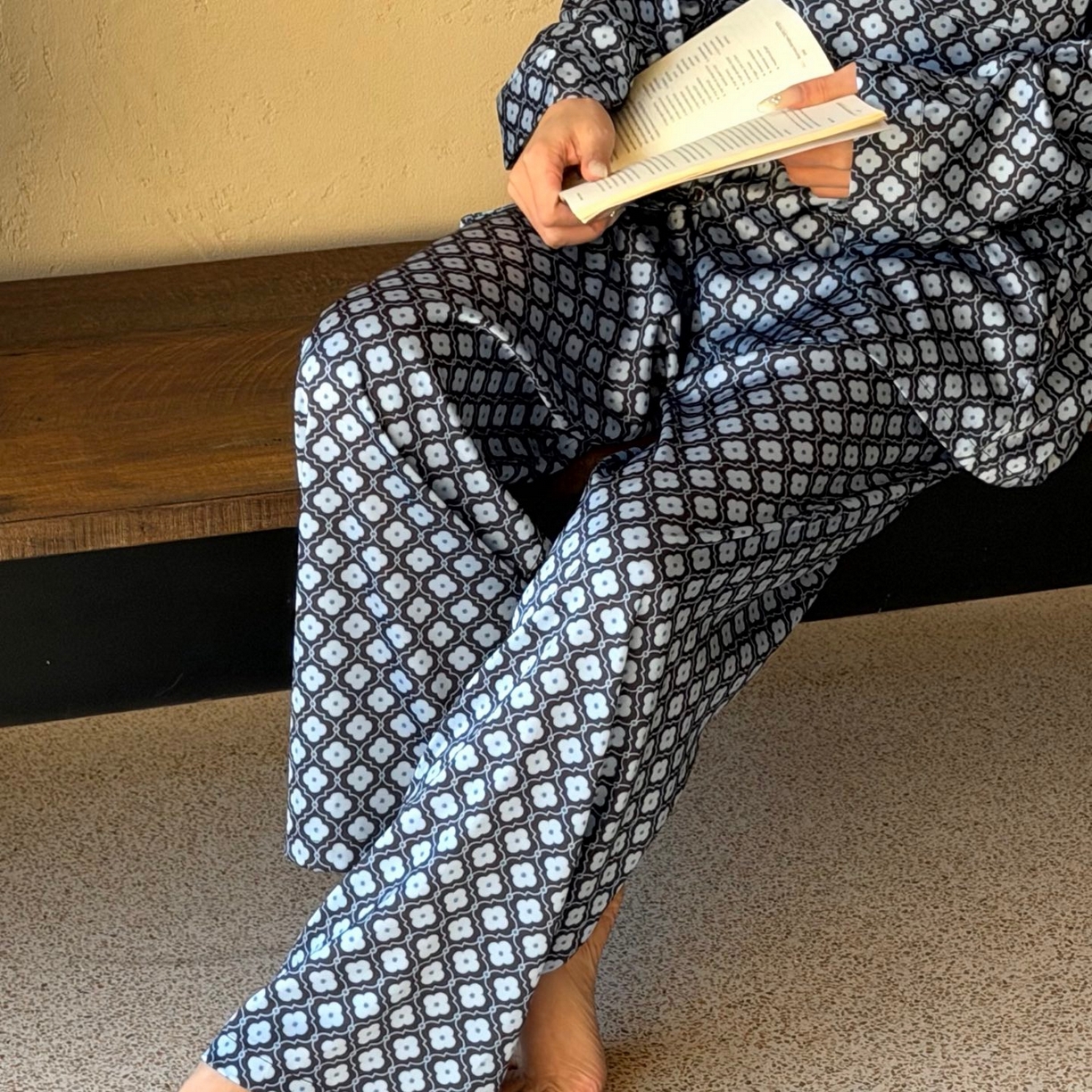 91家纺网 家纺一手货源 找家纺 （总）妍景家居生活馆 2026春夏新款冰雪丝-蓝色花朵家居服