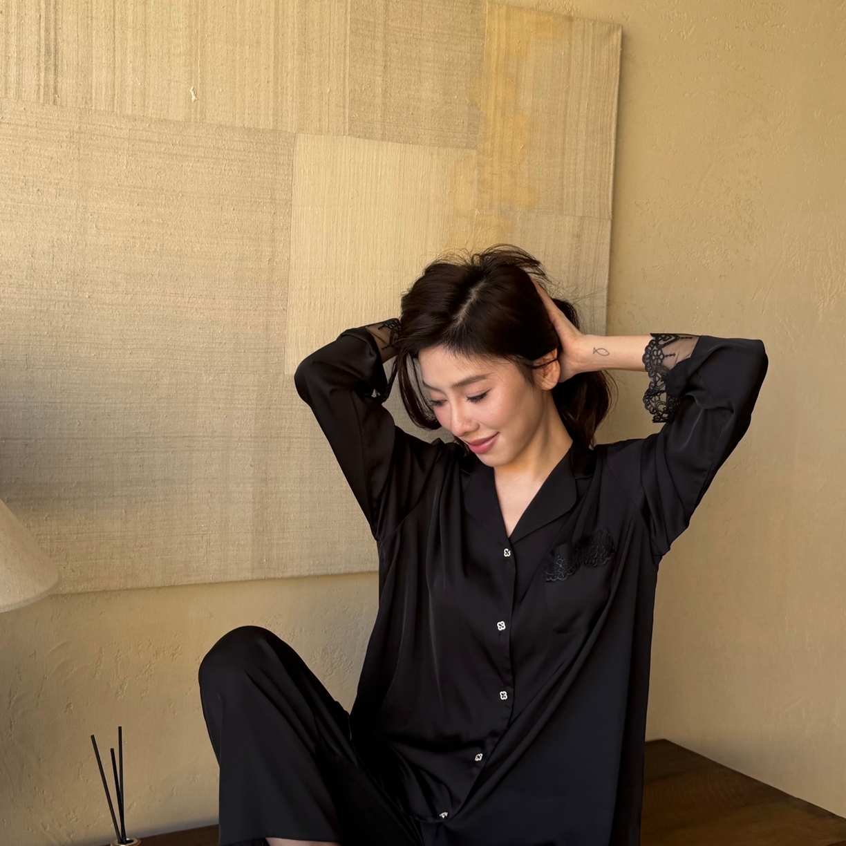 91家纺网 家纺一手货源 找家纺 （总）妍景家居生活馆 2026春夏新款冰雪丝-后背蕾丝套装家居服