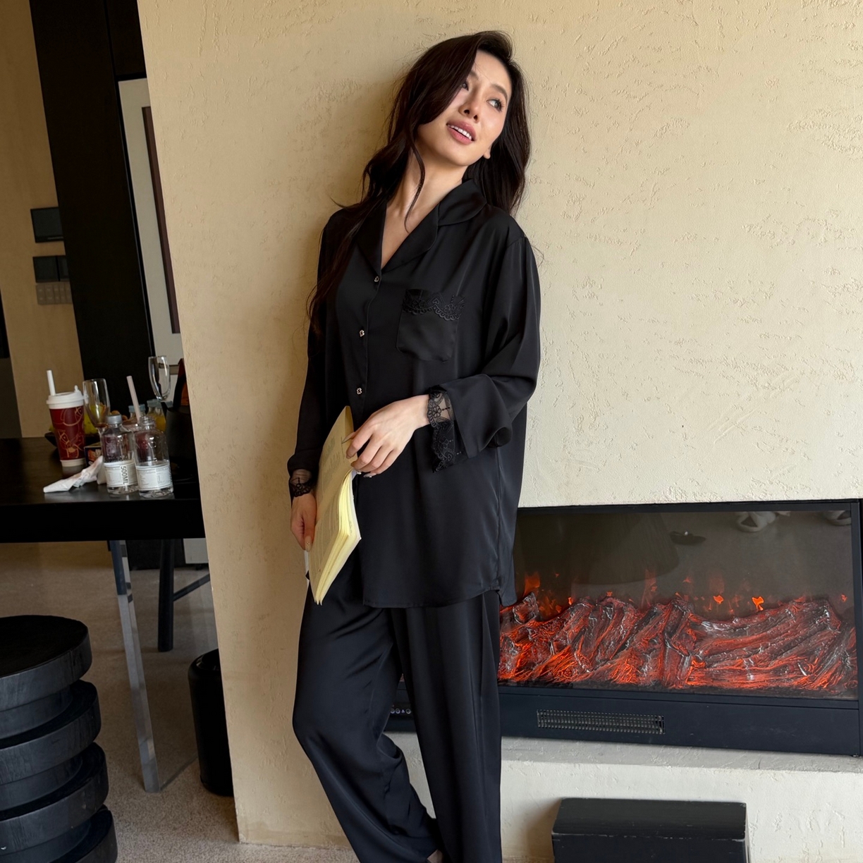 91家纺网 家纺一手货源 找家纺 （总）妍景家居生活馆 2026春夏新款冰雪丝-后背蕾丝套装家居服