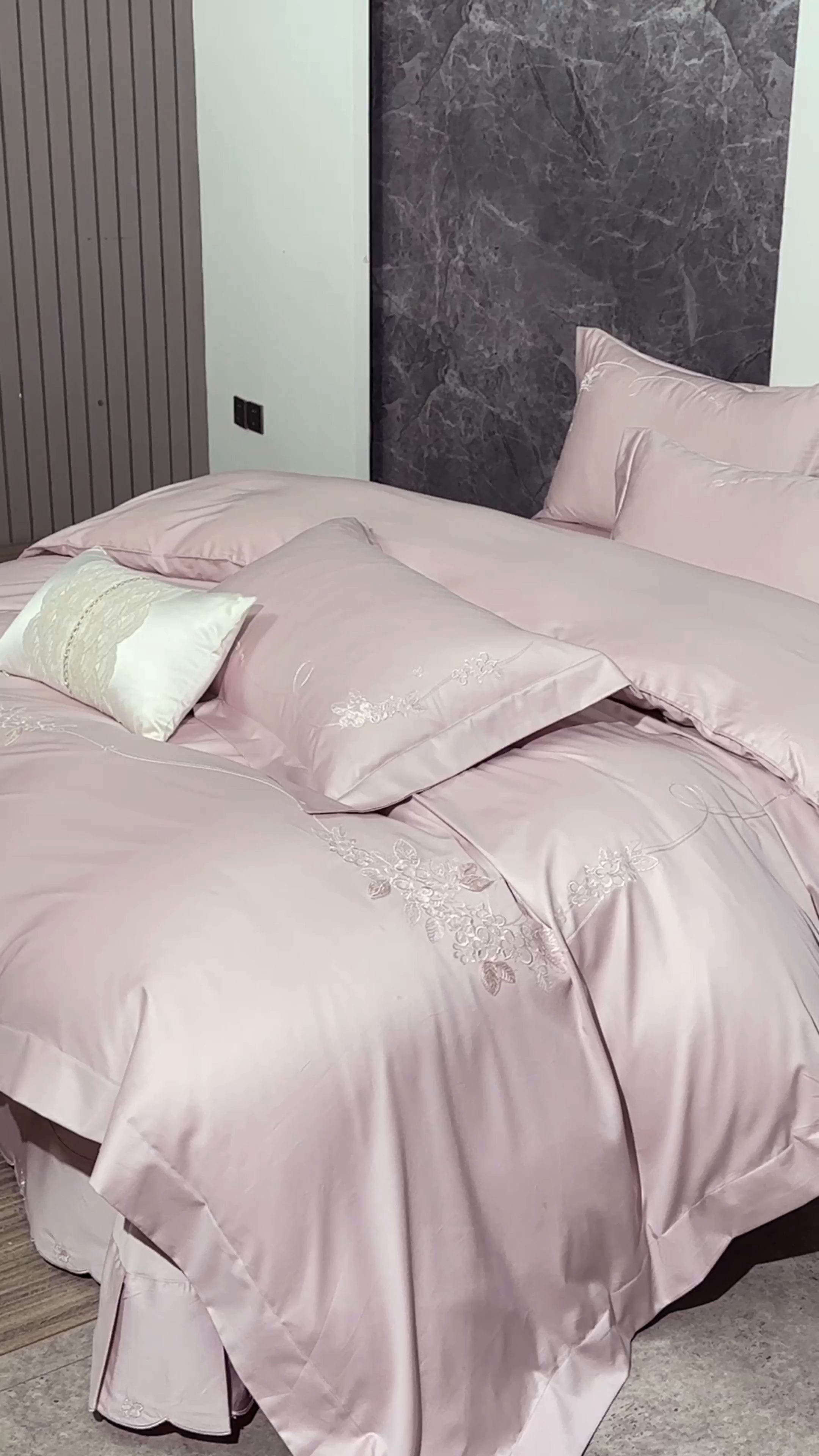 91家纺网 家纺一手货源 找家纺 诗黛尔 2026春夏新品长绒棉刺绣四件套茱莉叶系列 茱莉叶-仙娜粉