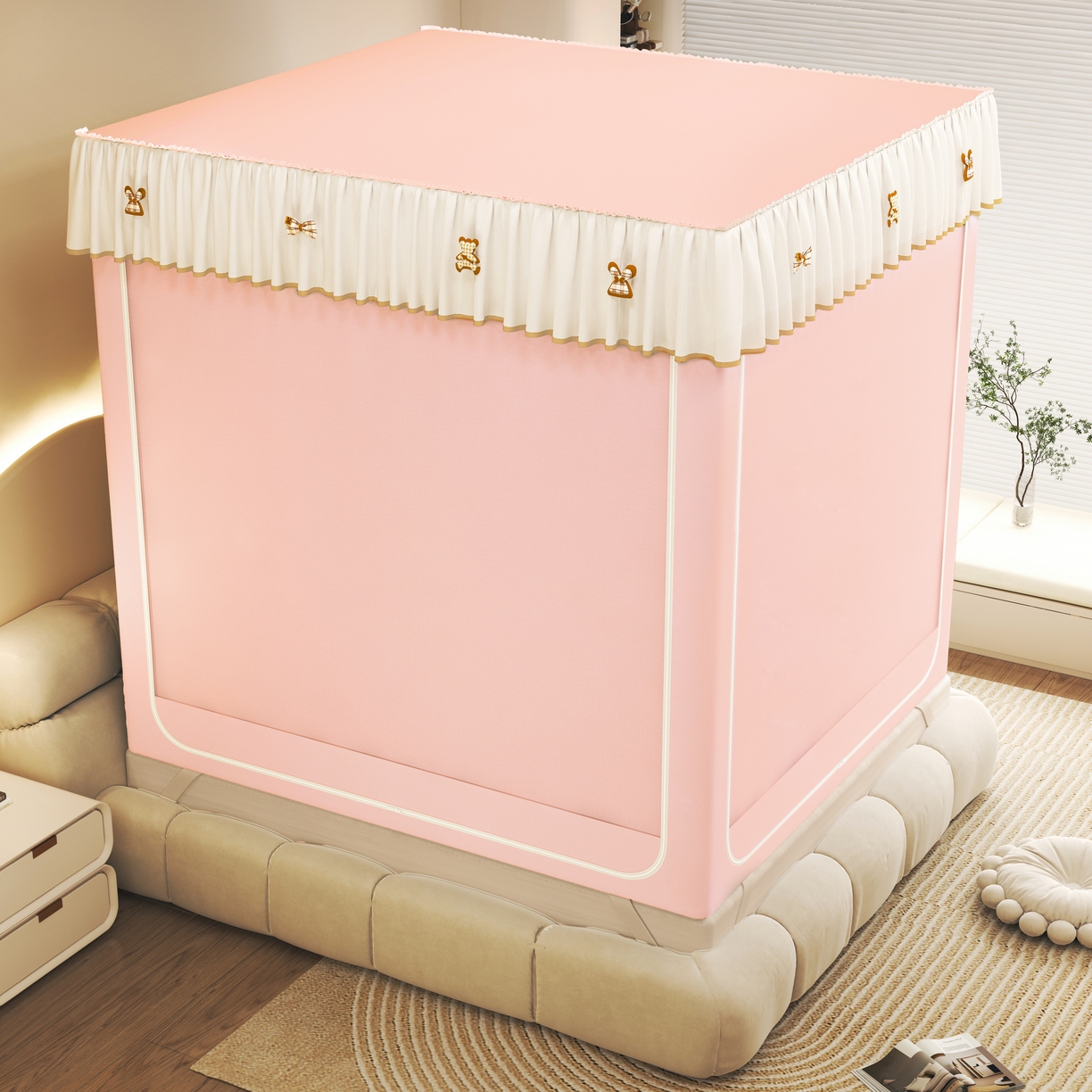 91家纺网 家纺一手货源 找家纺 （总）初心家纺 2026新款时尚ins拉链式防摔坐床 床帘款遮光蚊帐