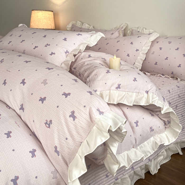 91家纺网 家纺一手货源 找家纺 同田家纺 2026新款云感双层纱花边床盖四件套 床盖-粉红木马