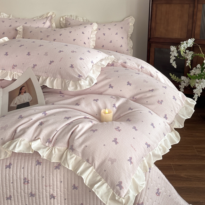 91家纺网 家纺一手货源 找家纺 同田家纺 2026新款云感双层纱花边床盖四件套 床盖-粉红木马