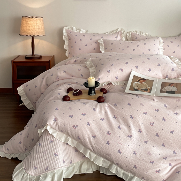 91家纺网 家纺一手货源 找家纺 同田家纺 2026新款云感双层纱花边床盖四件套 床盖-粉红木马