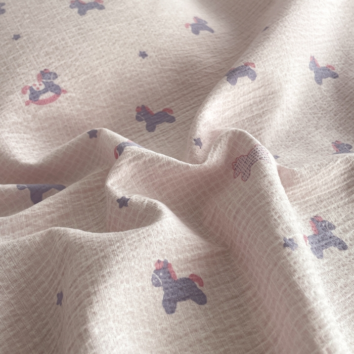 91家纺网 家纺一手货源 找家纺 同田家纺 2026新款云感双层纱花边床盖四件套 床盖-粉红木马