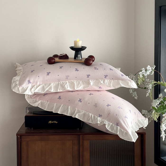 91家纺网 家纺一手货源 找家纺 同田家纺 2026新款云感双层纱花边床盖四件套 床盖-粉红木马