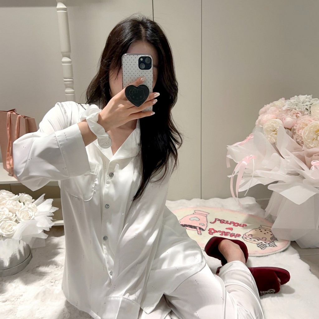 91家纺网 家纺一手货源 找家纺 （总）妍景家居生活馆 2026春夏新款冰雪丝-纯白烫钻套装家居服