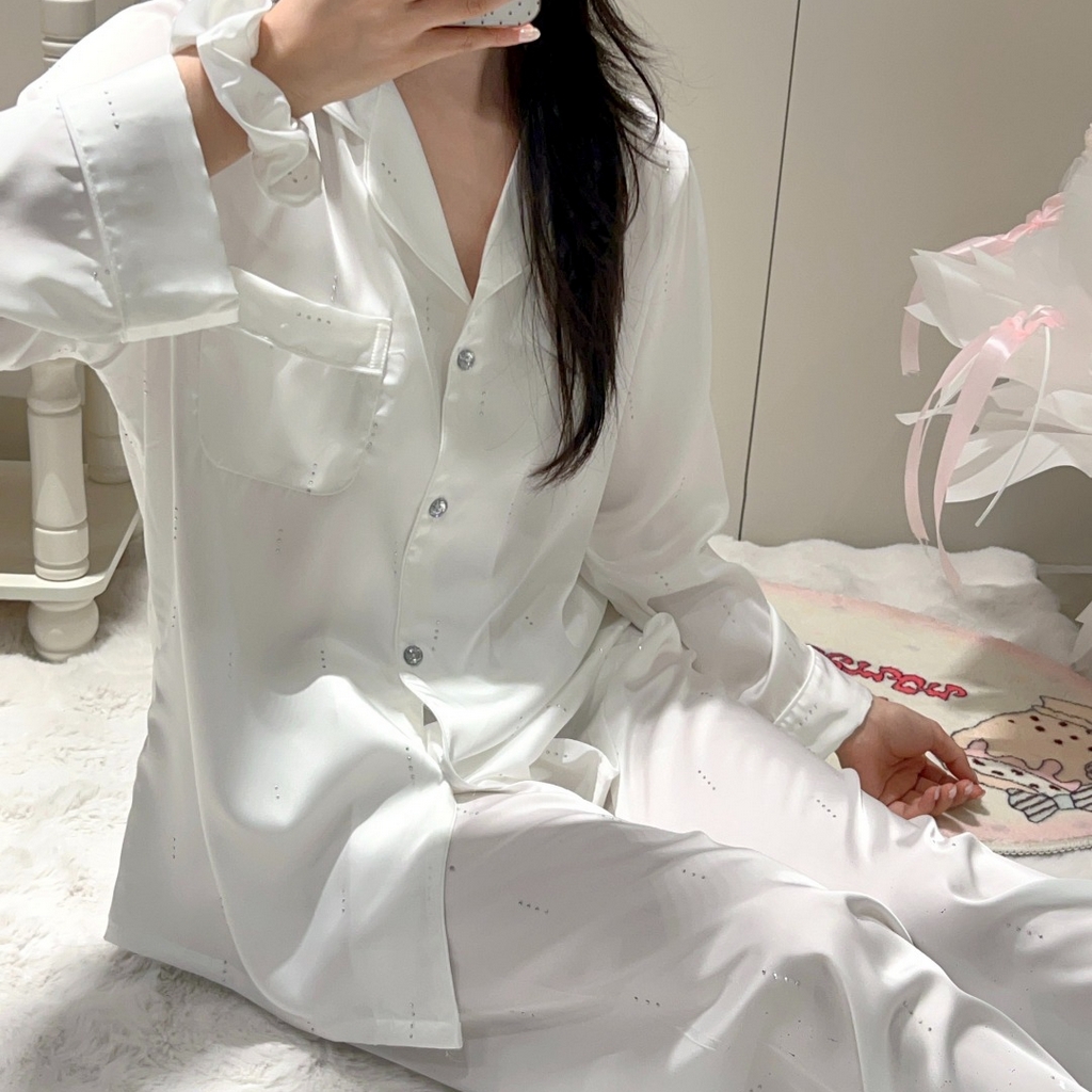 91家纺网 家纺一手货源 找家纺 （总）妍景家居生活馆 2026春夏新款冰雪丝-纯白烫钻套装家居服