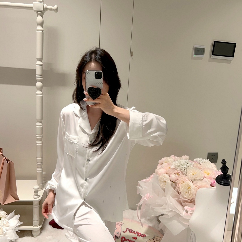 91家纺网 家纺一手货源 找家纺 （总）妍景家居生活馆 2026春夏新款冰雪丝-纯白烫钻套装家居服