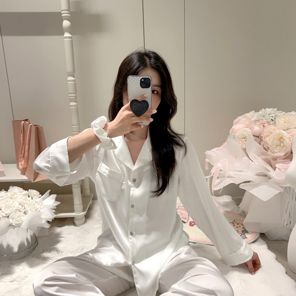 91家纺网 家纺一手货源 找家纺 （总）妍景家居生活馆 2026春夏新款冰雪丝-纯白烫钻套装家居服