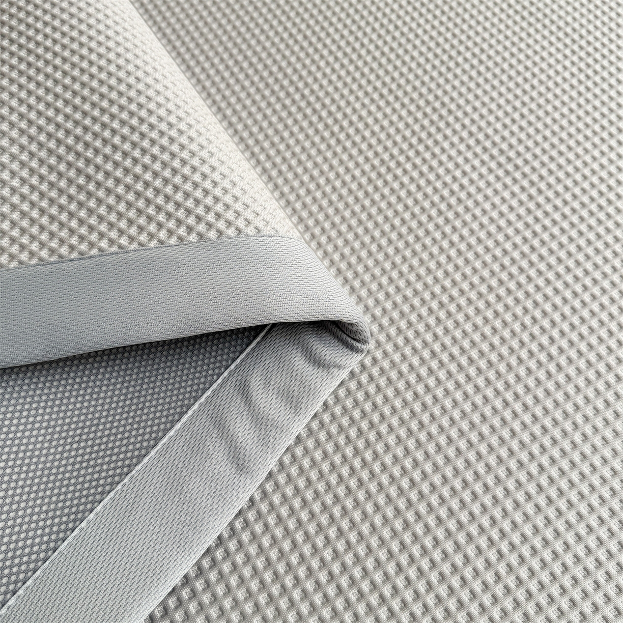 91家纺网 家纺一手货源 找家纺 雯豆家纺 2026春夏新款PE中分子豆豆凉席平铺席子三件套可水洗-墨蝶 墨蝶-灰