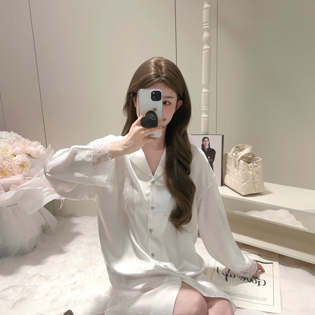 91家纺网 家纺一手货源 找家纺 （总）妍景家居生活馆 2026春夏新款冰雪丝-纯白烫钻衬衫裙家居服