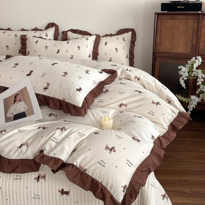 91家纺网 家纺一手货源 找家纺 同田家纺 2026新款云感双层纱花边床盖四件套 床盖-腊肠狗