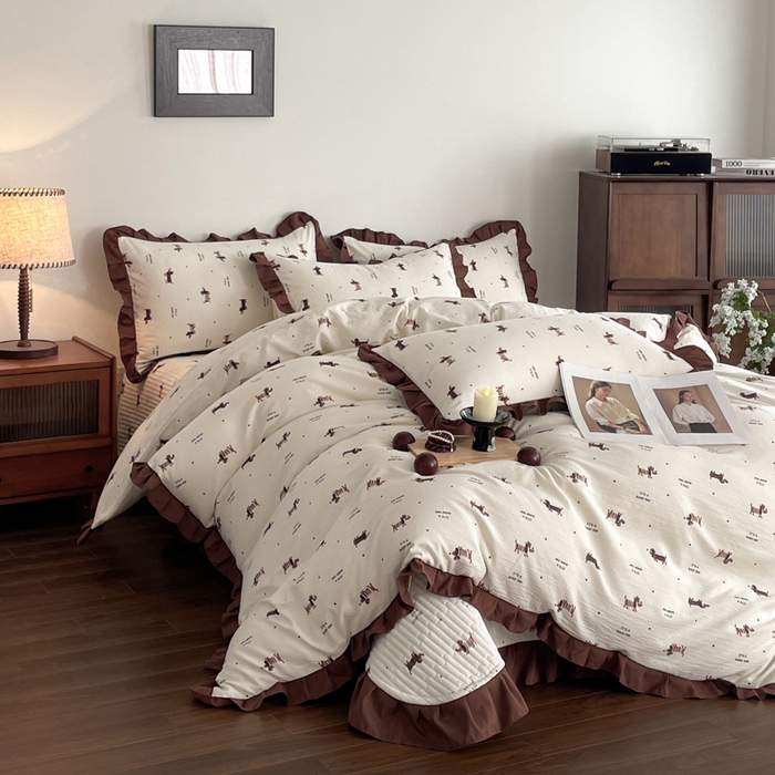 91家纺网 家纺一手货源 找家纺 同田家纺 2026新款云感双层纱花边床盖四件套 床盖-腊肠狗