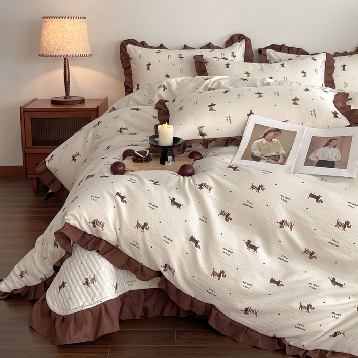 91家纺网 家纺一手货源 找家纺 同田家纺 2026新款云感双层纱花边床盖四件套 床盖-腊肠狗