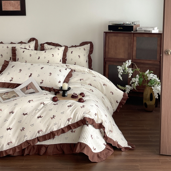 91家纺网 家纺一手货源 找家纺 同田家纺 2026新款云感双层纱花边床盖四件套 床盖-腊肠狗