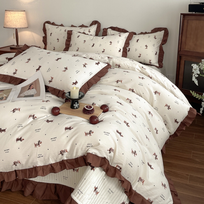 91家纺网 家纺一手货源 找家纺 同田家纺 2026新款云感双层纱花边床盖四件套 床盖-腊肠狗