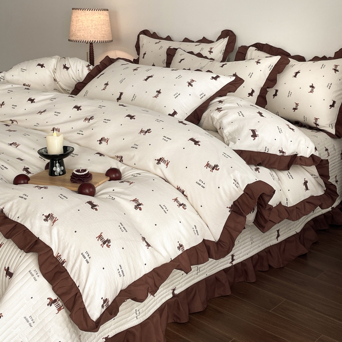 91家纺网 家纺一手货源 找家纺 同田家纺 2026新款云感双层纱花边床盖四件套 床盖-腊肠狗