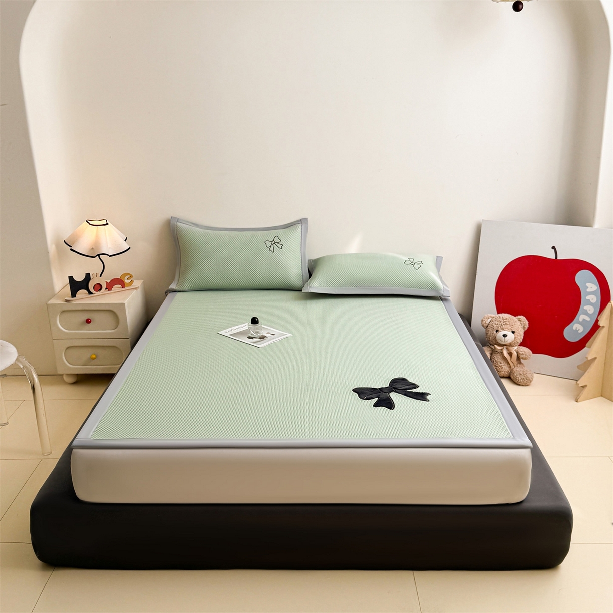 91家纺网 家纺一手货源 找家纺 雯豆家纺 2026春夏新款PE中分子豆豆凉席平铺席子三件套可水洗-墨蝶 墨蝶-绿