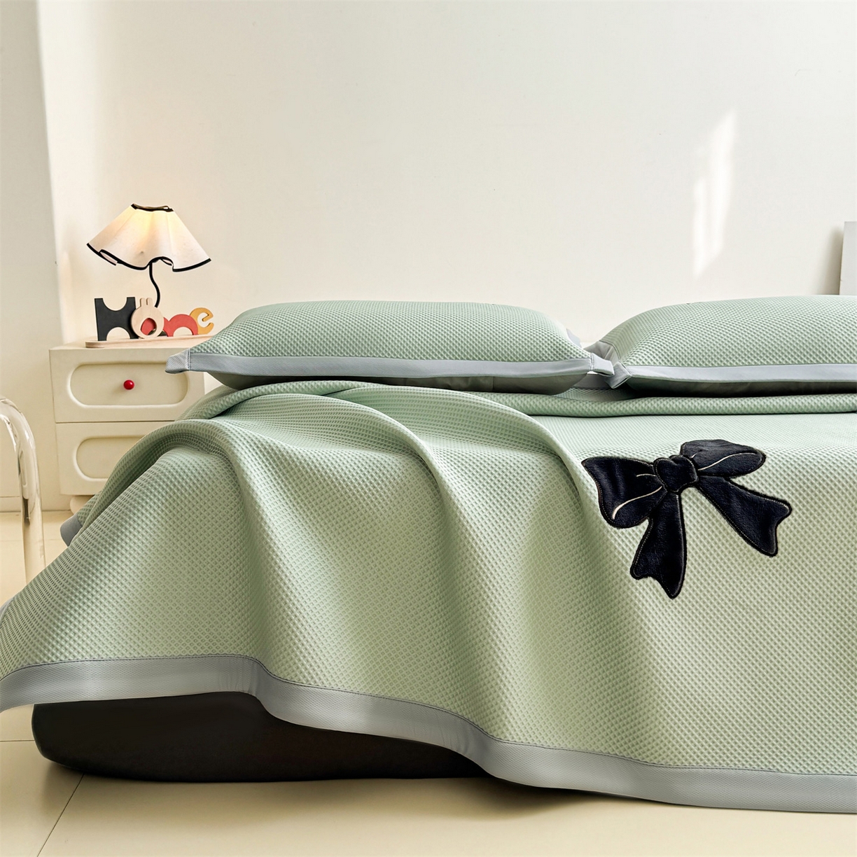 91家纺网 家纺一手货源 找家纺 雯豆家纺 2026春夏新款PE中分子豆豆凉席平铺席子三件套可水洗-墨蝶 墨蝶-绿