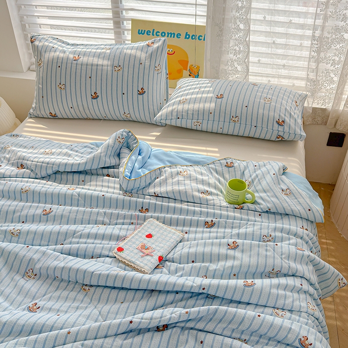 91家纺网 家纺一手货源 找家纺 桔禾家纺 2026水洗皱皱纱夏被  蓝纹木马星