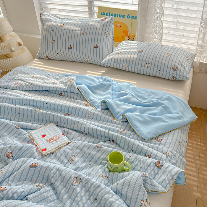 91家纺网 家纺一手货源 找家纺 桔禾家纺 2026水洗皱皱纱夏被  蓝纹木马星