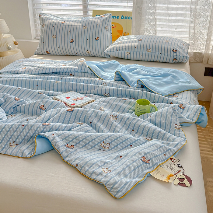 91家纺网 家纺一手货源 找家纺 桔禾家纺 2026水洗皱皱纱夏被  蓝纹木马星