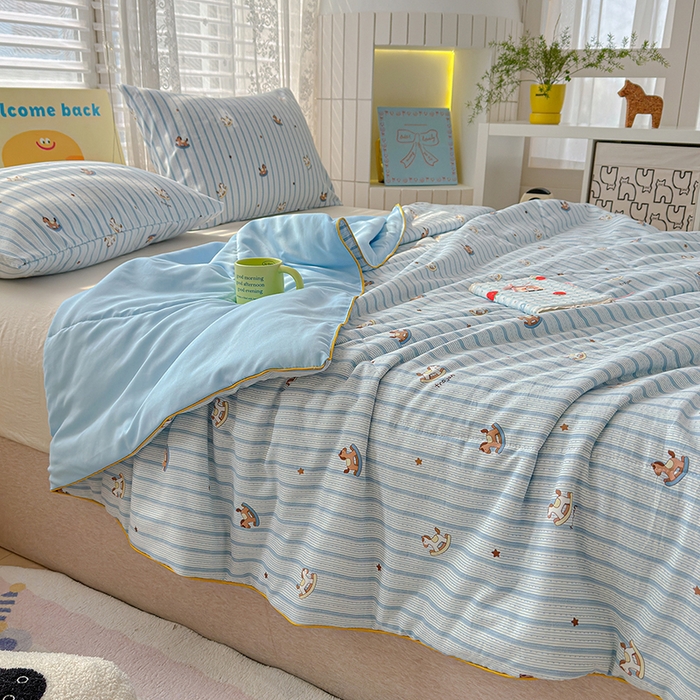 91家纺网 家纺一手货源 找家纺 桔禾家纺 2026水洗皱皱纱夏被  蓝纹木马星