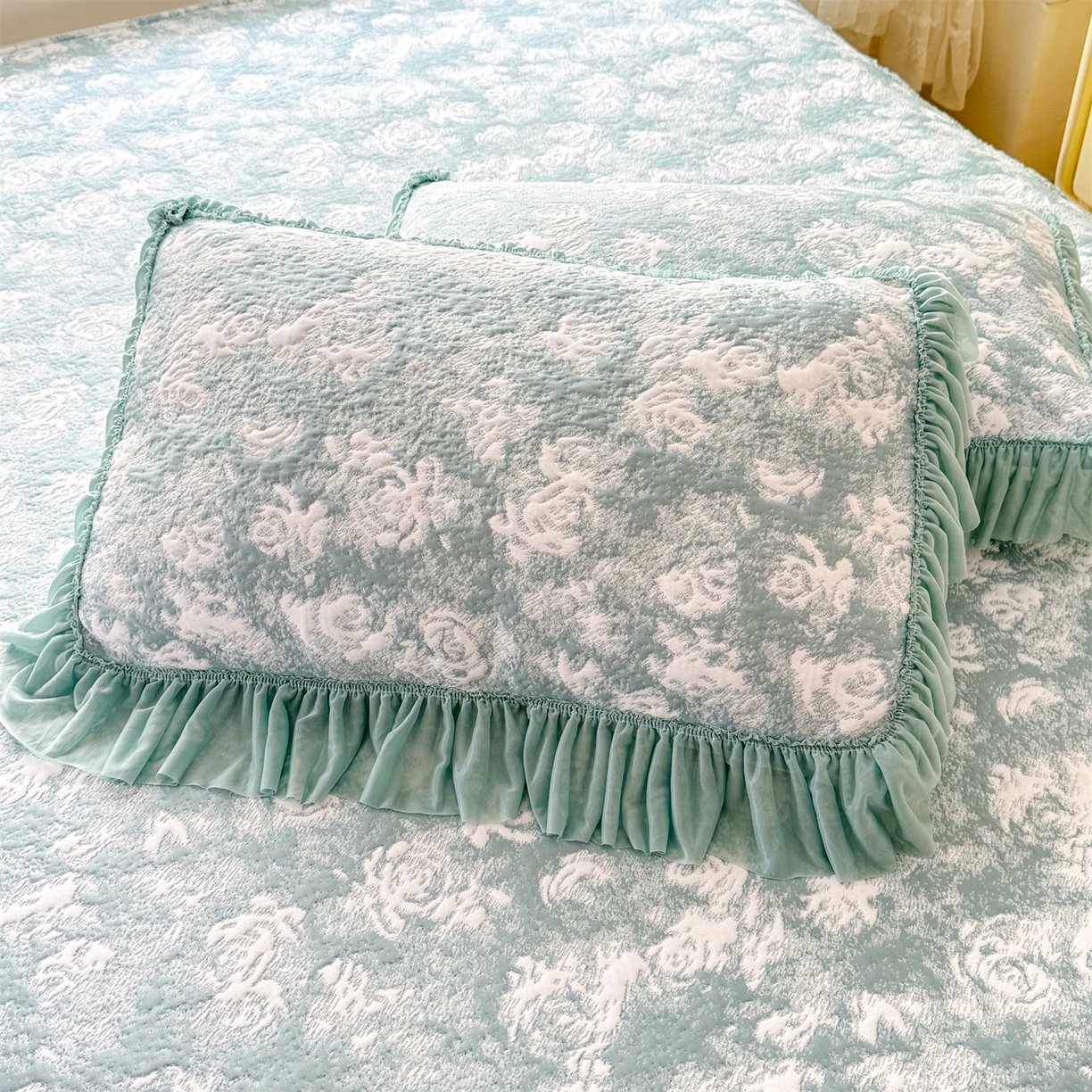 91家纺网 家纺一手货源 找家纺 （总）优贝家纺 2026新款高克重PE聚乙中分子提花刺绣法式花边凉感软席