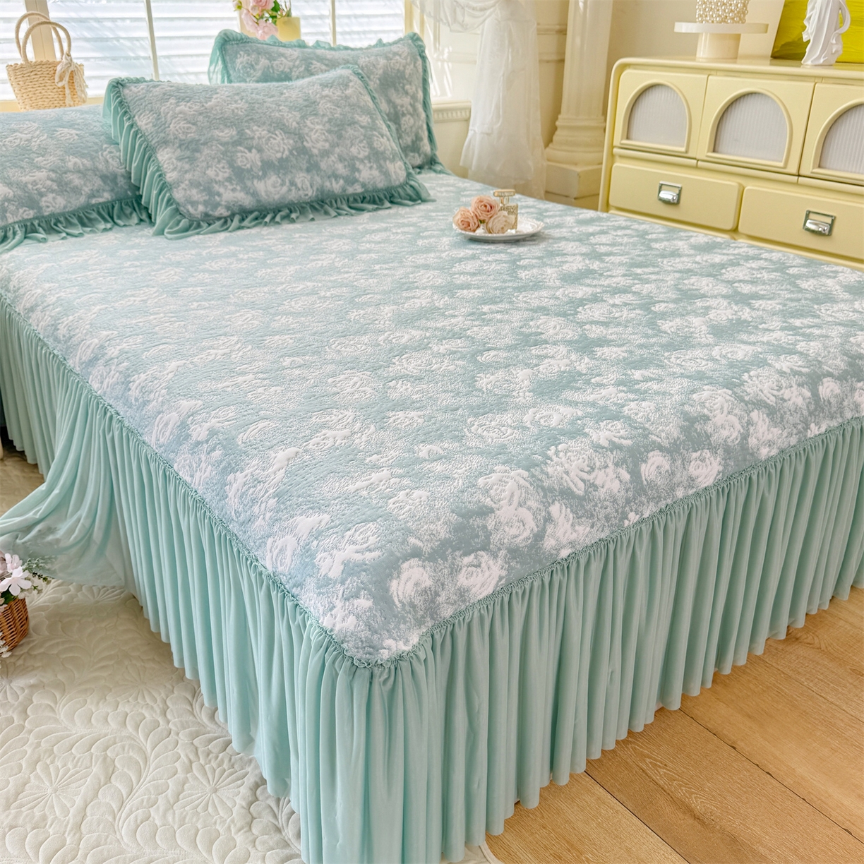 91家纺网 家纺一手货源 找家纺 优贝家纺 2026新款高克重PE聚乙中分子提花刺绣法式花边凉感软席 雾花-湖水蓝