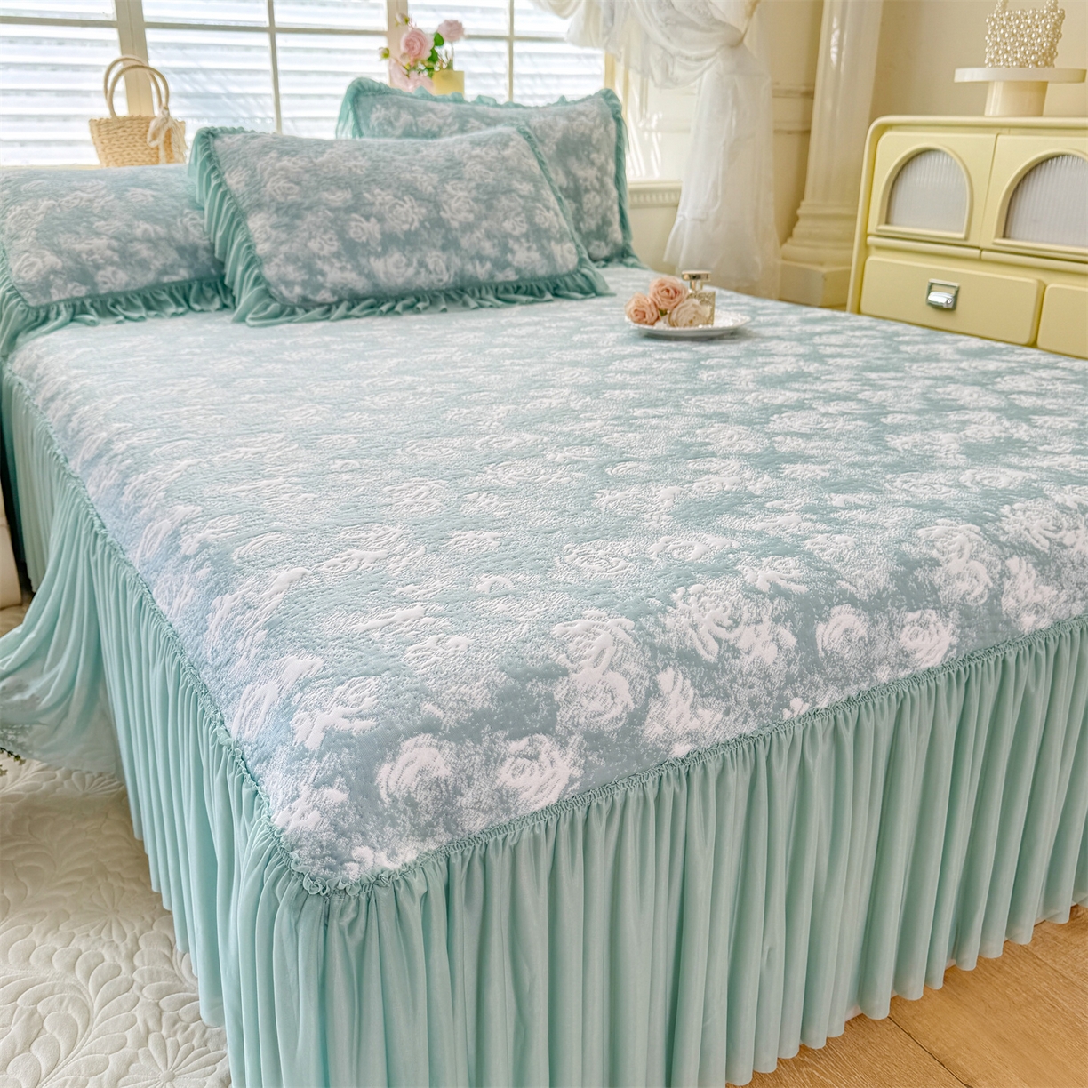 91家纺网 家纺一手货源 找家纺 优贝家纺 2026新款高克重PE聚乙中分子提花刺绣法式花边凉感软席 雾花-湖水蓝