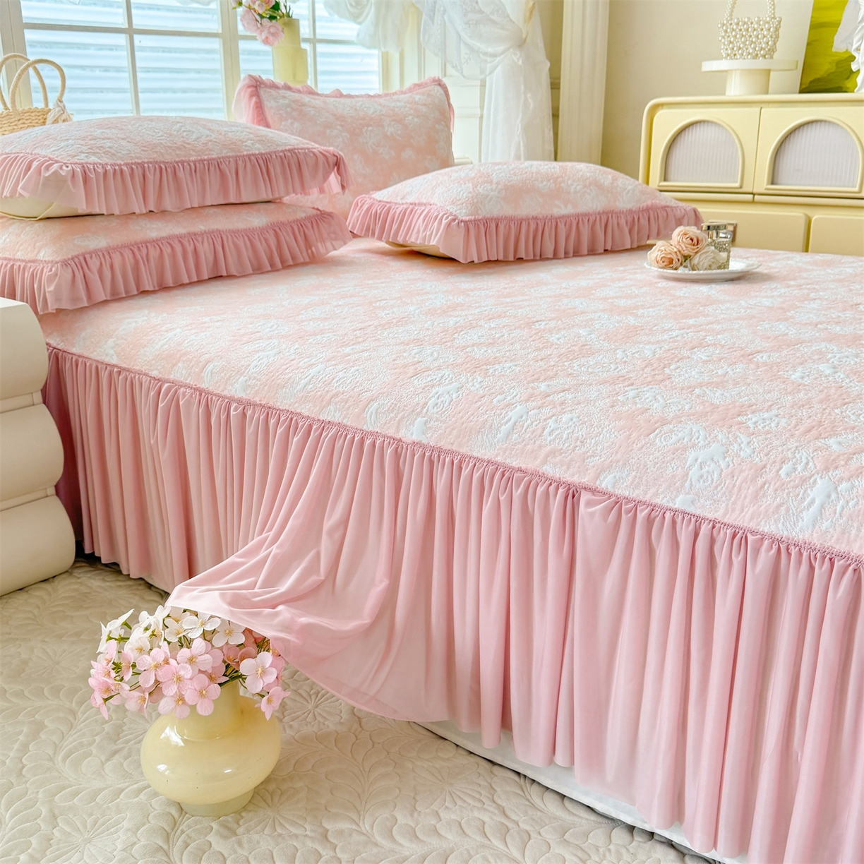 91家纺网 家纺一手货源 找家纺 优贝家纺 2026新款高克重PE聚乙中分子提花刺绣法式花边凉感软席 雾花-粉玉