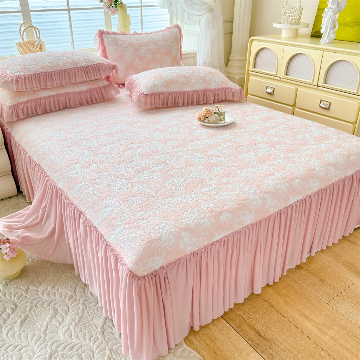 91家纺网 家纺一手货源 找家纺 优贝家纺 2026新款高克重PE聚乙中分子提花刺绣法式花边凉感软席 雾花-粉玉