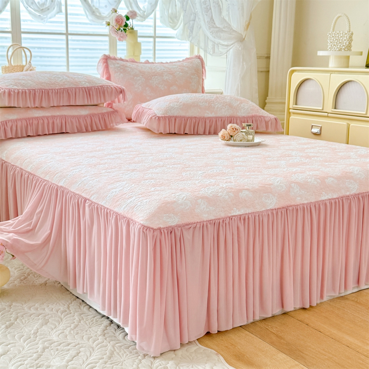 91家纺网 家纺一手货源 找家纺 优贝家纺 2026新款高克重PE聚乙中分子提花刺绣法式花边凉感软席 雾花-粉玉