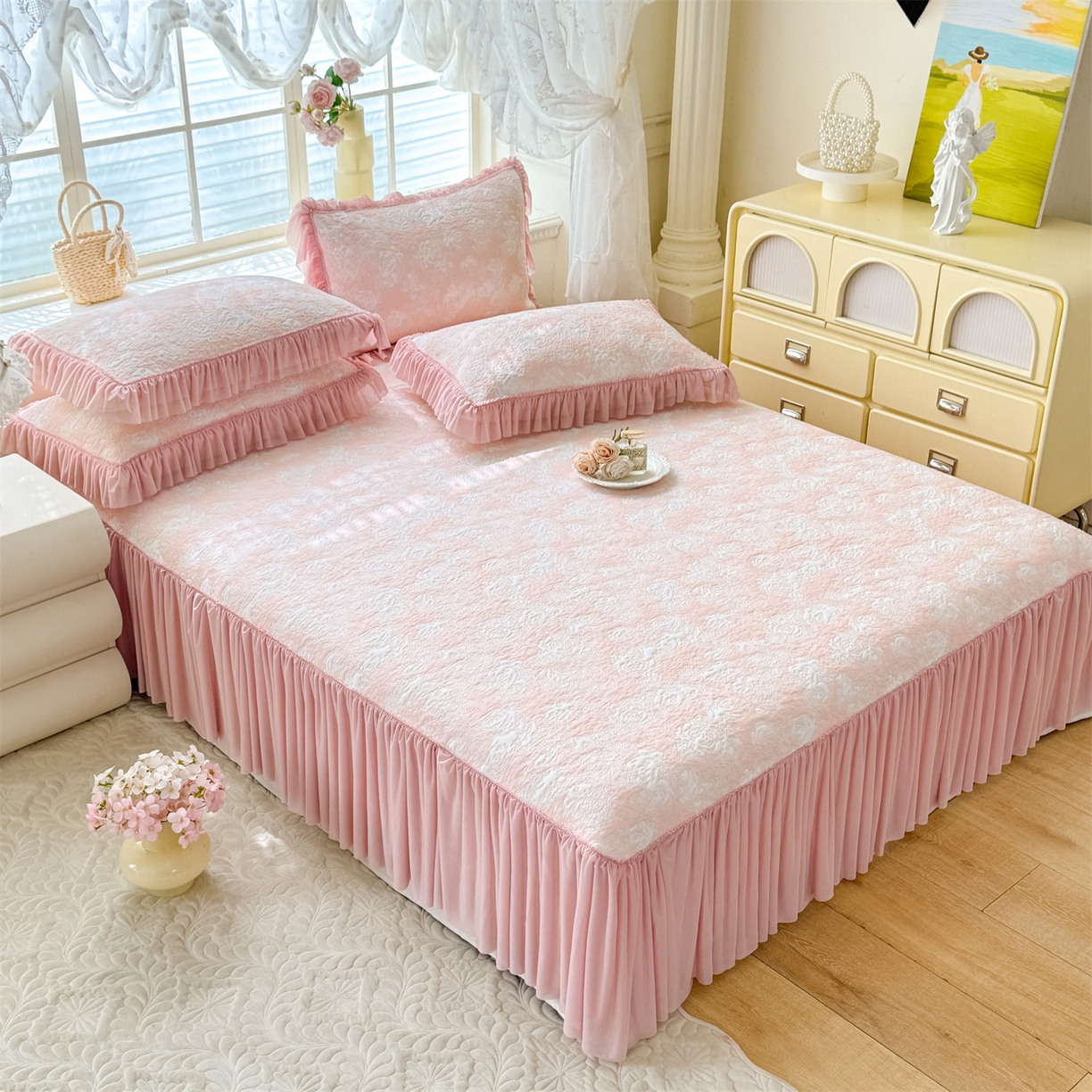 91家纺网 家纺一手货源 找家纺 优贝家纺 2026新款高克重PE聚乙中分子提花刺绣法式花边凉感软席 雾花-粉玉