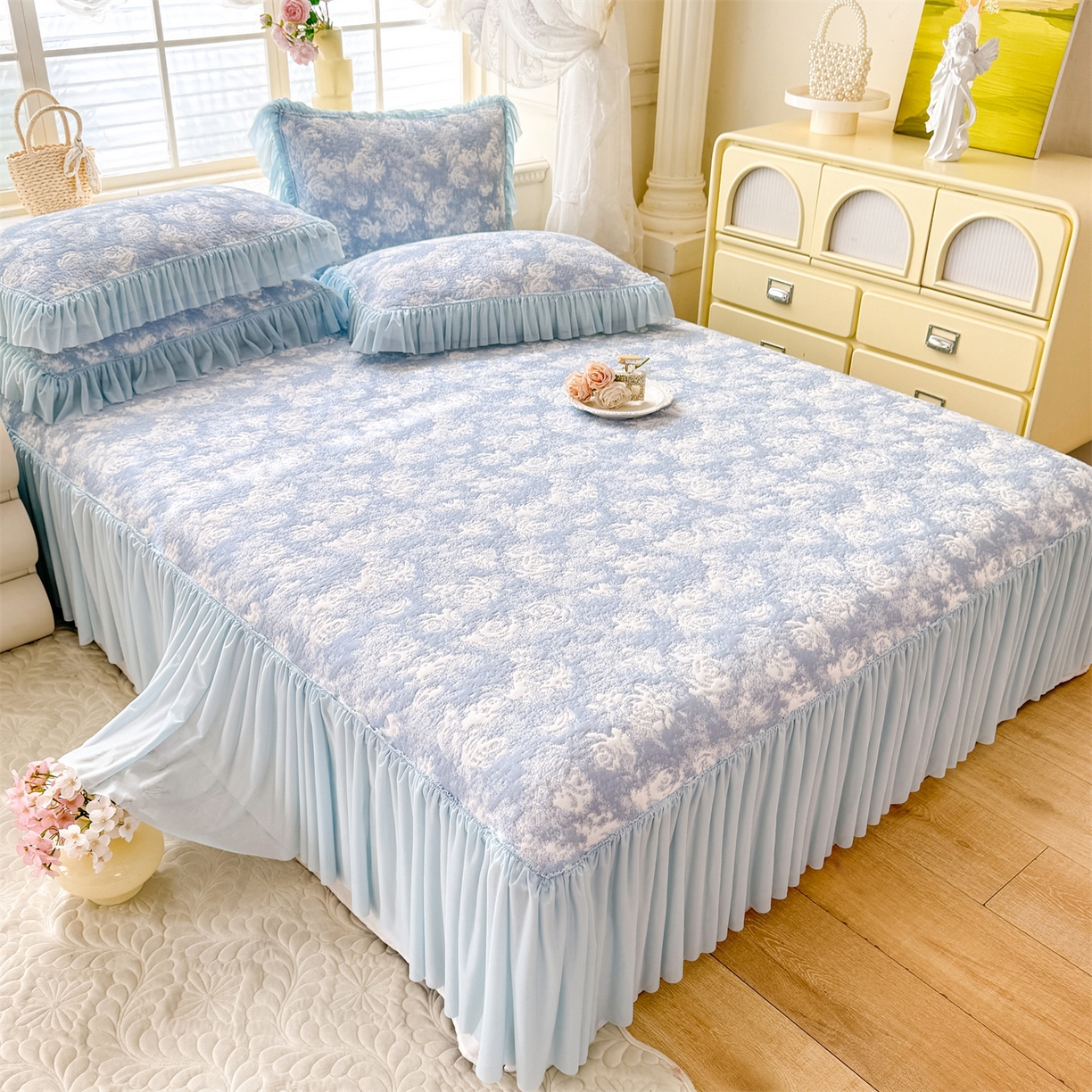 91家纺网 家纺一手货源 找家纺 优贝家纺 2026新款高克重PE聚乙中分子提花刺绣法式花边凉感软席 雾花-天蓝