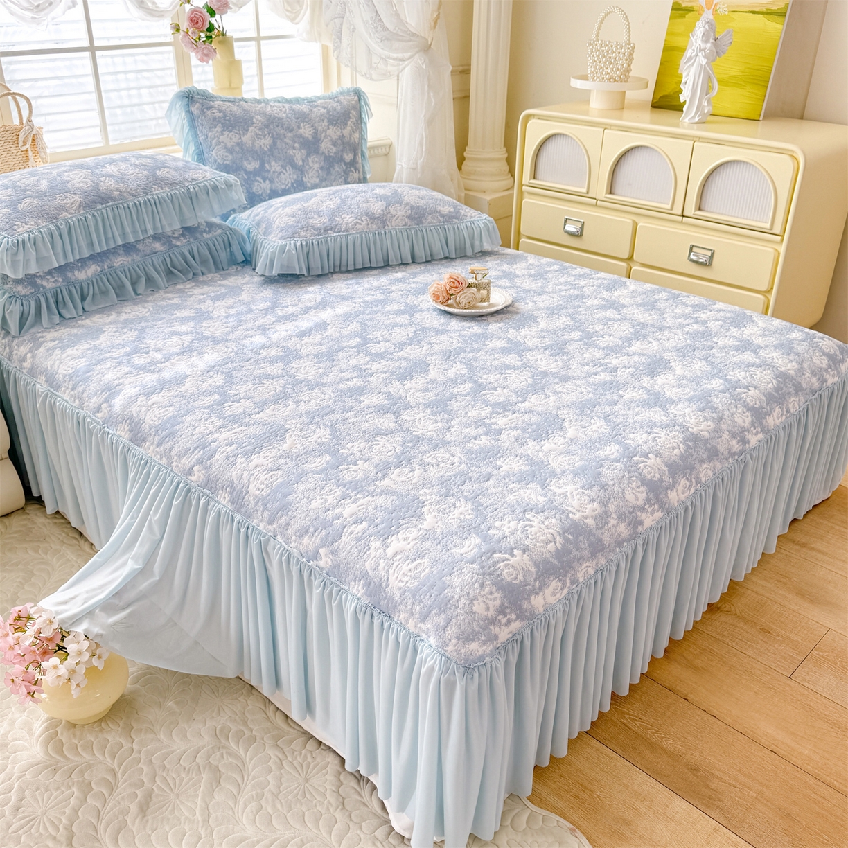 91家纺网 家纺一手货源 找家纺 优贝家纺 2026新款高克重PE聚乙中分子提花刺绣法式花边凉感软席 雾花-天蓝