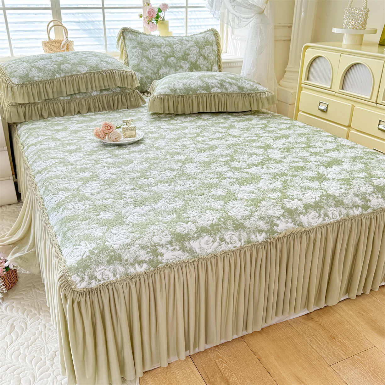 91家纺网 家纺一手货源 找家纺 优贝家纺 2026新款高克重PE聚乙中分子提花刺绣法式花边凉感软席 雾花-深绿