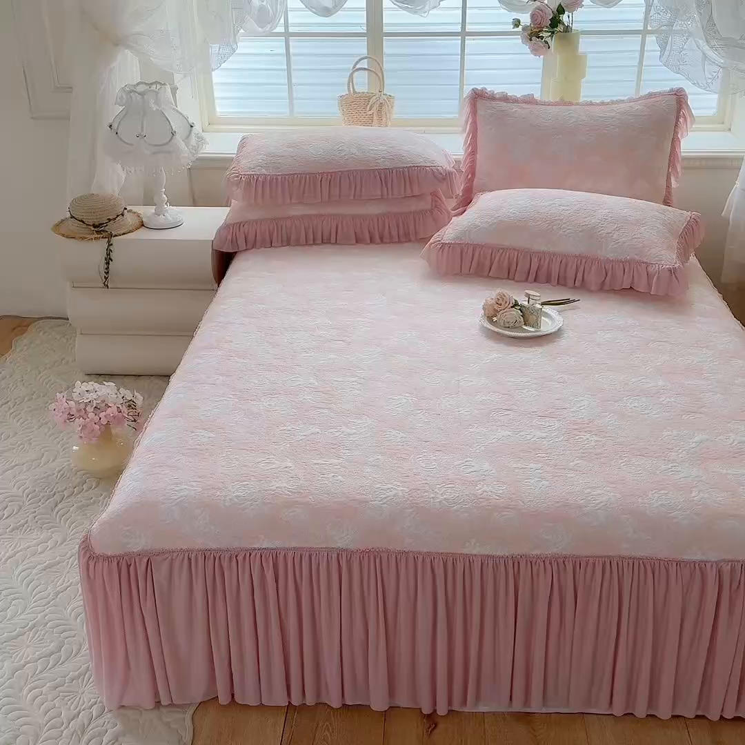 91家纺网 家纺一手货源 找家纺 优贝家纺 2026新款高克重PE聚乙中分子提花刺绣法式花边凉感软席 雾花-粉玉