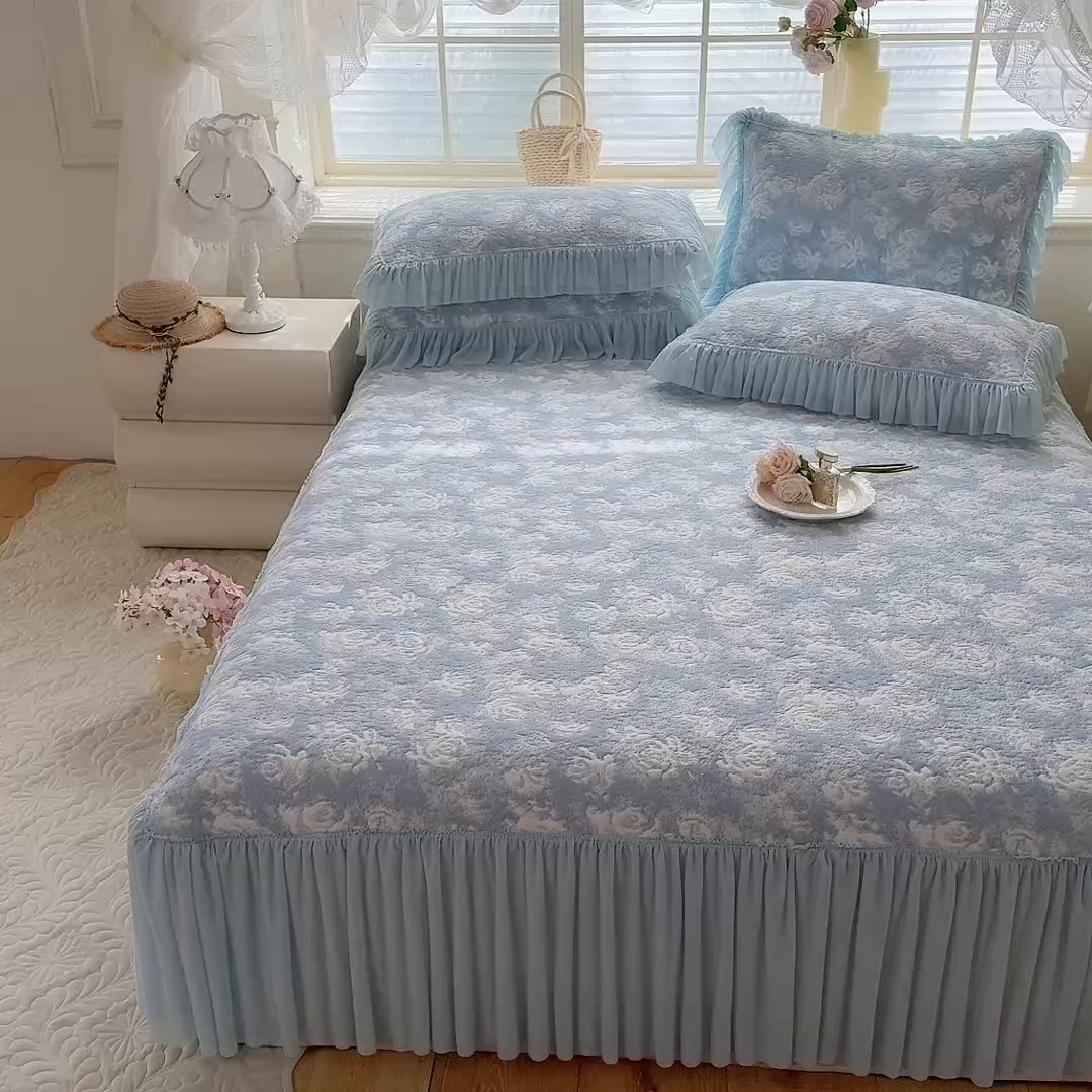 91家纺网 家纺一手货源 找家纺 优贝家纺 2026新款高克重PE聚乙中分子提花刺绣法式花边凉感软席 雾花-天蓝