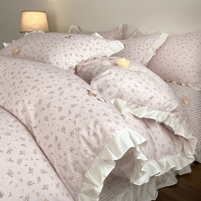 91家纺网 家纺一手货源 找家纺 同田家纺 2026新款云感双层纱花边床盖四件套 床盖-甜粉玩偶