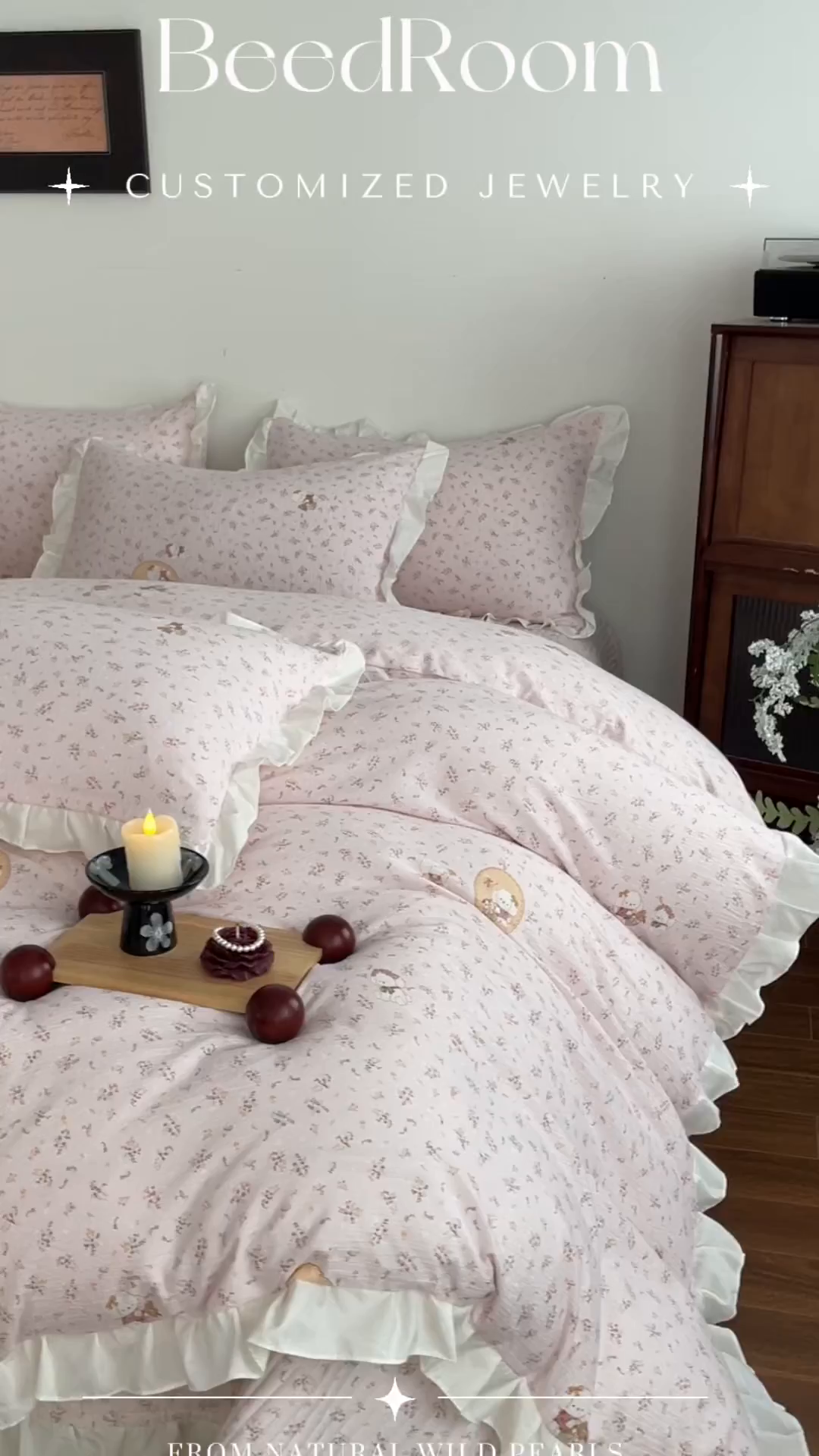 91家纺网 家纺一手货源 找家纺 同田家纺 2026新款云感双层纱花边床盖四件套 床盖-甜粉玩偶