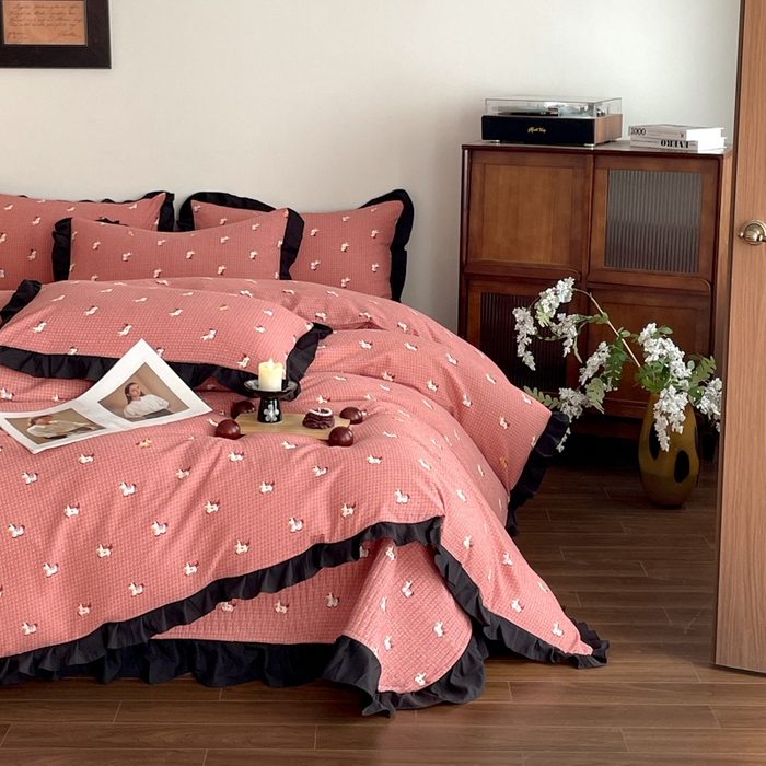 91家纺网 家纺一手货源 找家纺 同田家纺 2026新款云感双层纱花边床盖四件套 床盖-小萌马