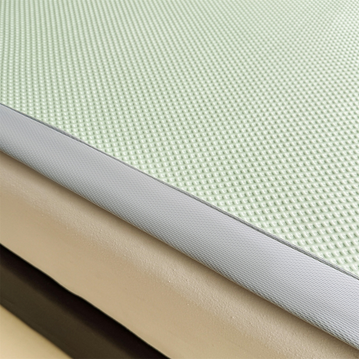 91家纺网 家纺一手货源 找家纺 雯豆家纺 2026新款夏季PE凉感豆豆席A类纯色绣花平铺凉席三件套-墨仔熊 墨仔熊-绿