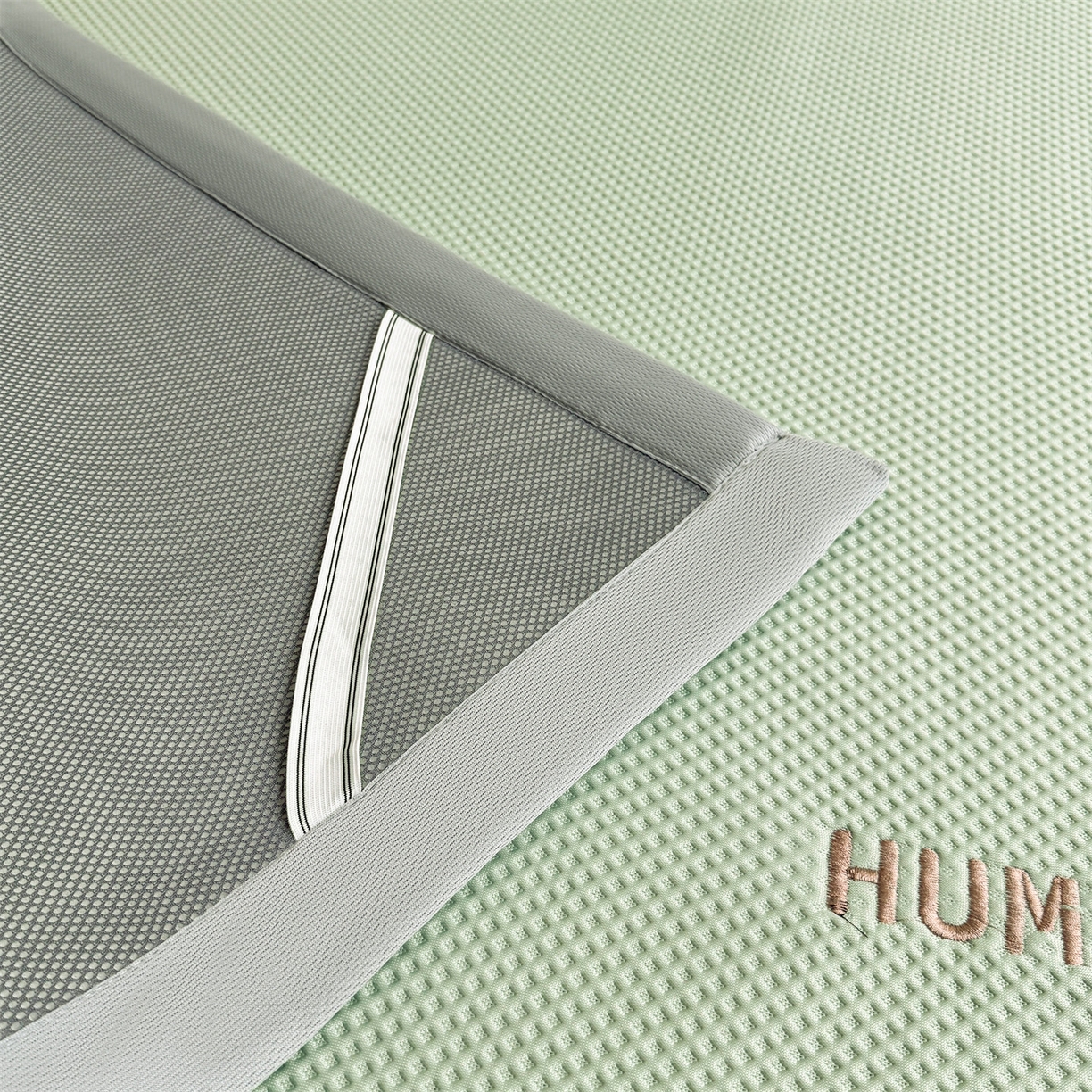 91家纺网 家纺一手货源 找家纺 雯豆家纺 2026新款夏季PE凉感豆豆席A类纯色绣花平铺凉席三件套-墨仔熊 墨仔熊-绿