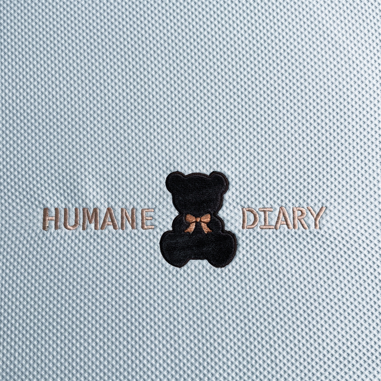 91家纺网 家纺一手货源 找家纺 雯豆家纺 2026新款夏季PE凉感豆豆席A类纯色绣花平铺凉席三件套-墨仔熊 墨仔熊-蓝