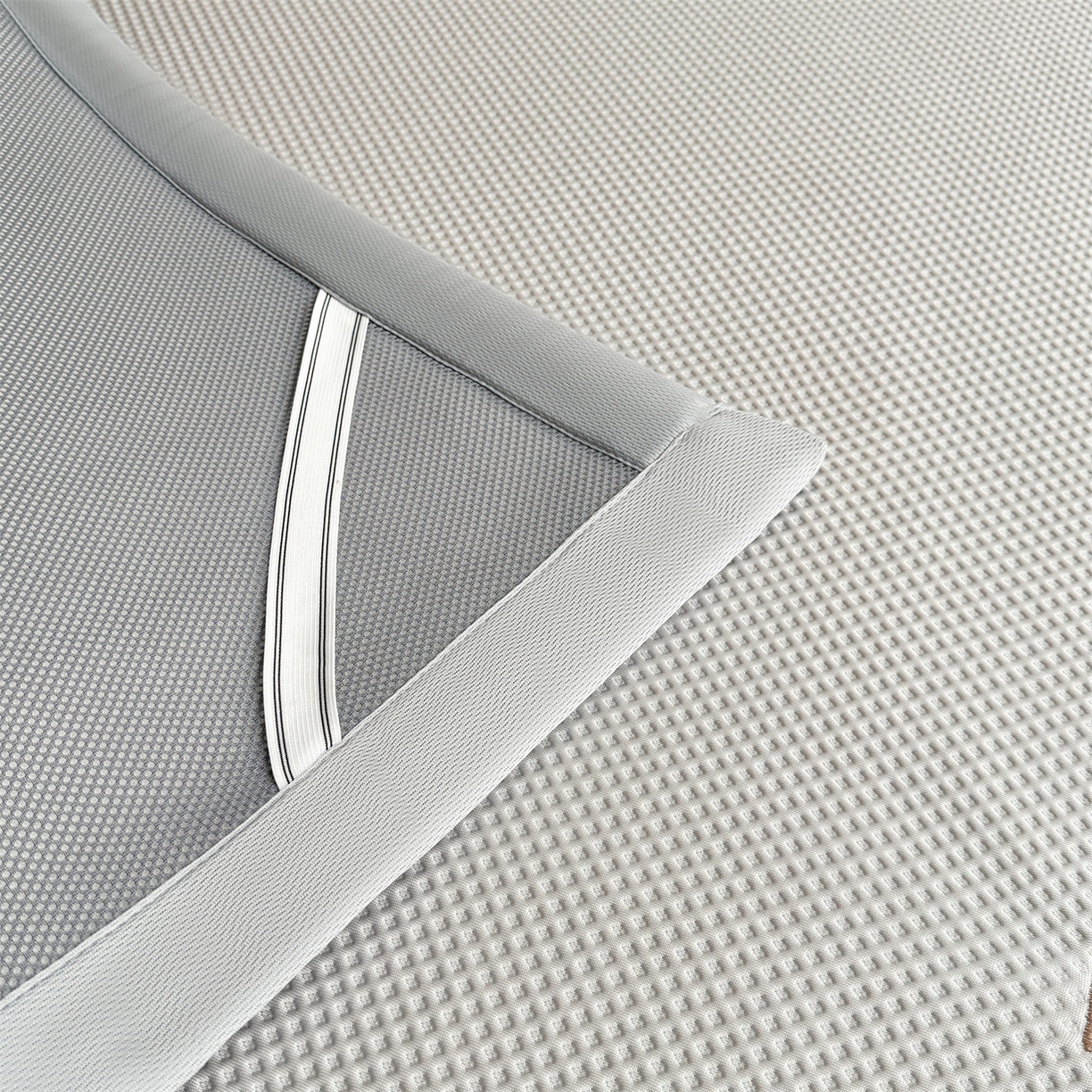 91家纺网 家纺一手货源 找家纺 雯豆家纺 2026新款夏季PE凉感豆豆席A类纯色绣花平铺凉席三件套-墨仔熊 墨仔熊-灰