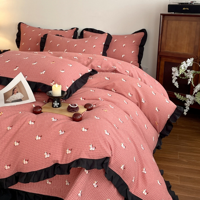 91家纺网 家纺一手货源 找家纺 同田家纺 2026新款云感双层纱花边床盖四件套 床盖-小萌马